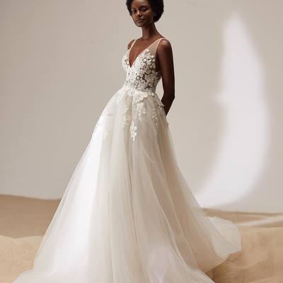 Ball gown v neck tulle wedding dress with appliques - Thumbnail 1