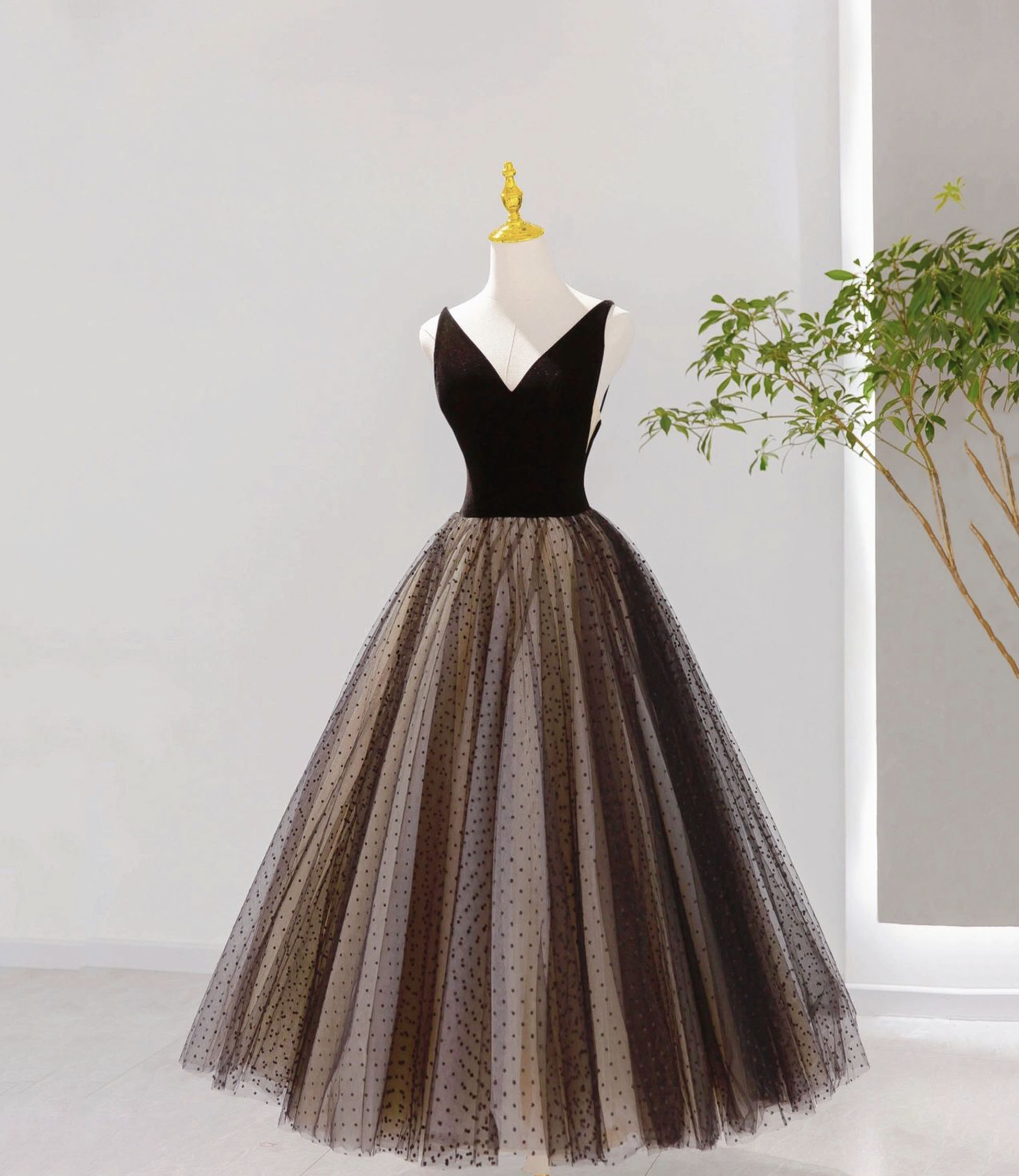 Black V-neck tulle short prom dress homecoming dress