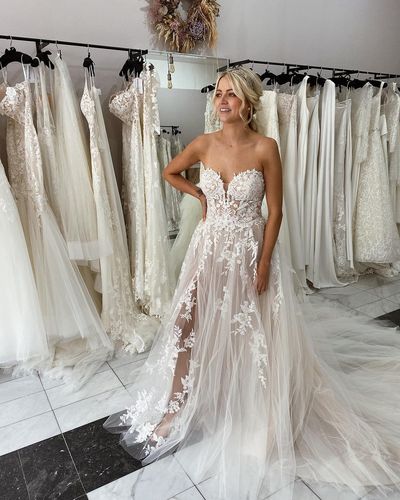 Charming A Line Tulle Slit Wedding Dresses with Appliques