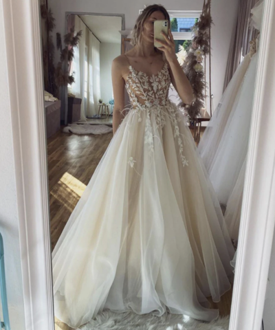 Wedding Dresses Bridal Gown with Appliques Lace WD561