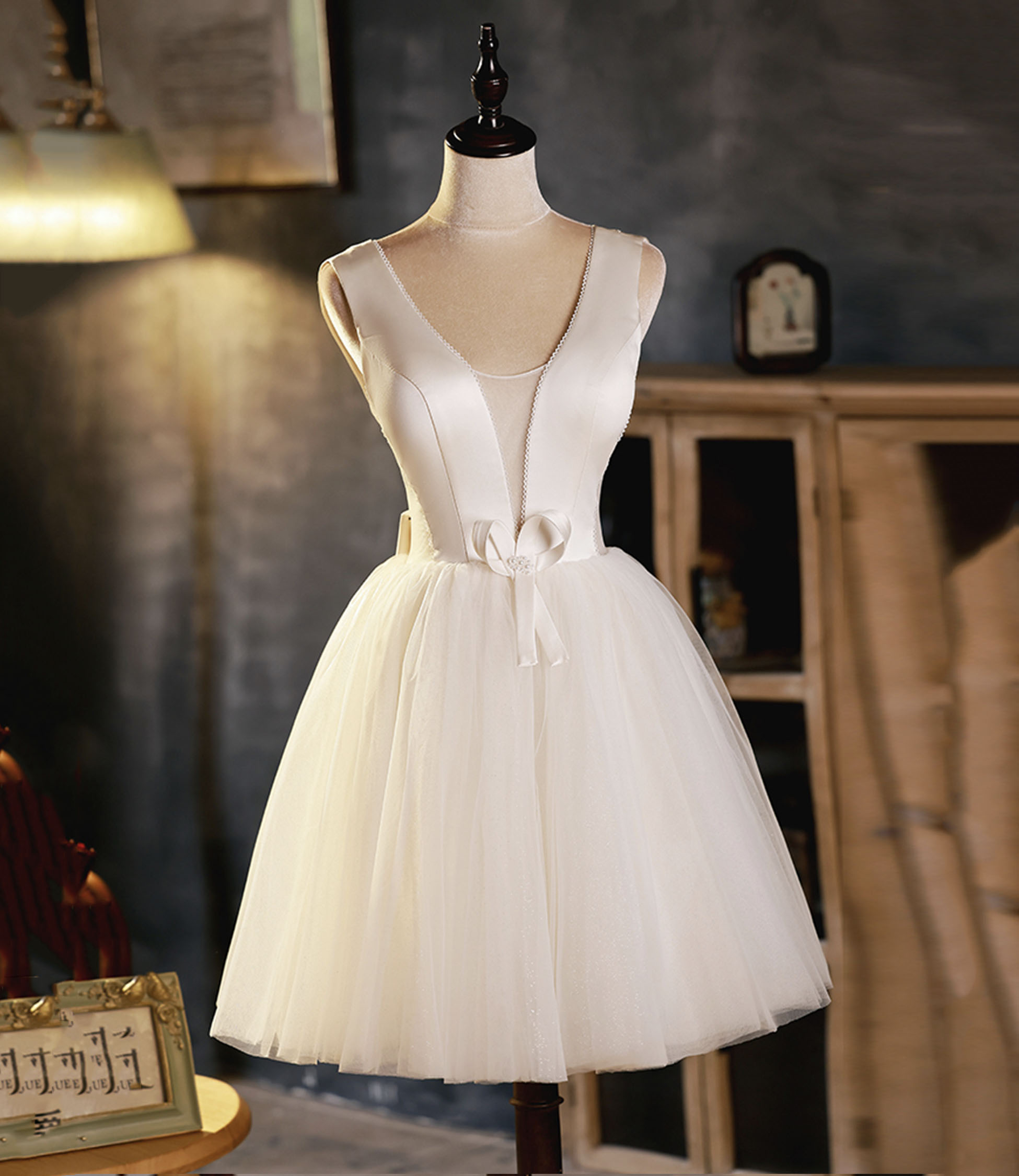 Champagne V-neck tulle short prom dress homecoming dress