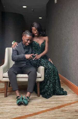 Mermaid V Neck Emerald Green Sequins Evening Dress