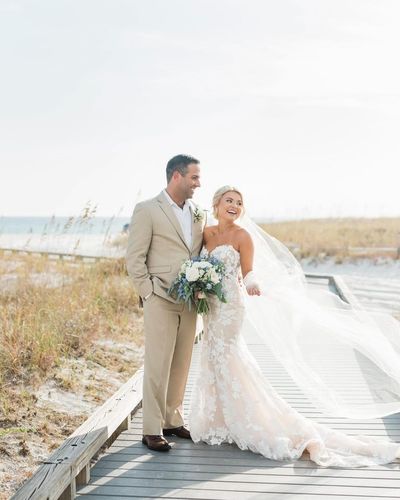 Elegant Mermaid Sweetheart Lace Wedding Dresses with Train