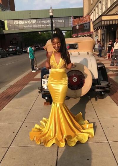 Gorgeous Gold V-Neck Mermaid Prom Dresses With Lace