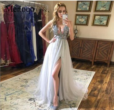 Sparkly Gray Crystal Beaded V Neck Prom Dress Elegant Open Back Tulle Evening Dresses Luxury Formal Party Bridemaid Gown