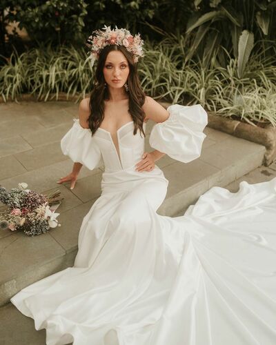 Chic Mermaid Strapless White Satin Wedding Dresses with Sleeves