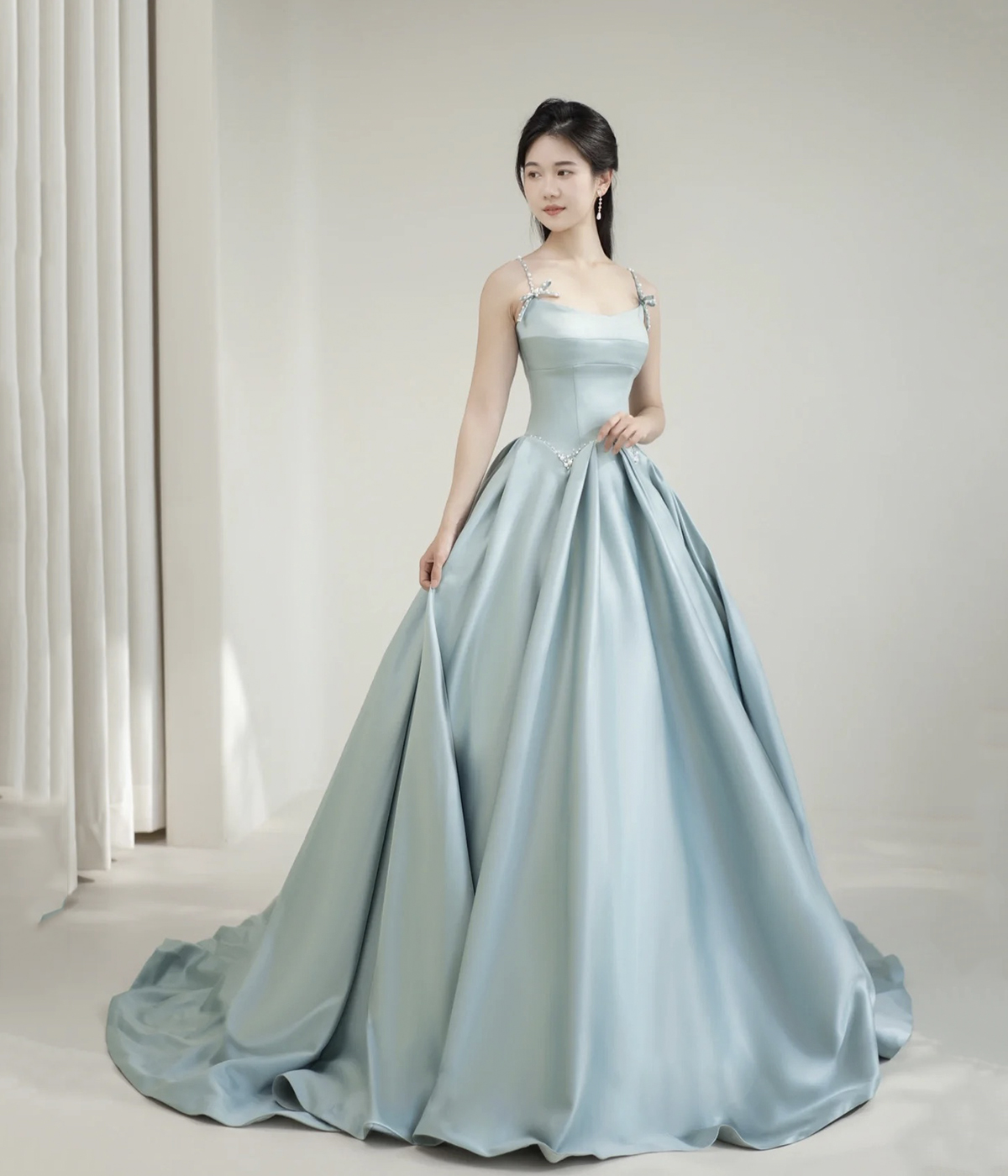 Elegant Satin Pearls Sapghetti Strap Long Prom Dress