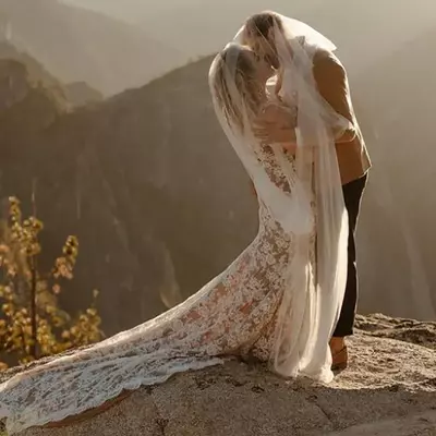 Nude With White Lace Mermaid Country Wedding Dresses V Neck Sleeveless Long Train Bride Party Gowns Hippies Engagement Wear