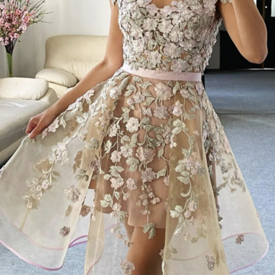 Prom dresses with lace appliques - Thumbnail 1