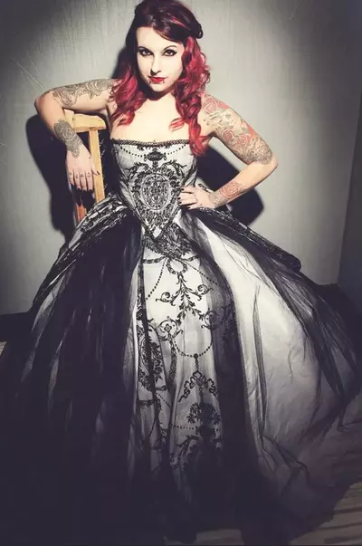 Vintage Black Ballgown Wedding Dresses Bridal Gown Strapless Beaded Lace Applique Tulle Tiered Ruffles Custom Made