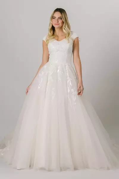 Modest Wedding Dresses With Cap Sleeves V Neck Buttons Zipper Back Sequined Lace Tulle LDS Bridal Gowns Country Religious