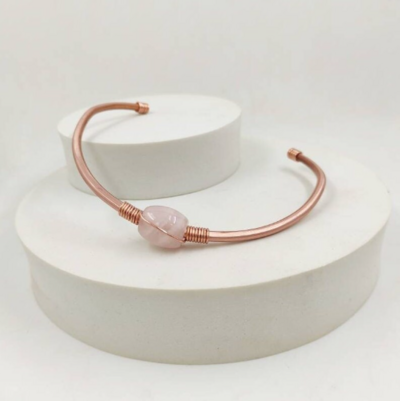 Torque necklace with rose quartz stone, copper choker for women, wire wrap rigid necklace gift for her