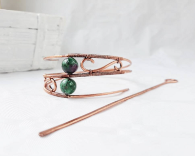 Copper wire wrap bun holder with natural stones