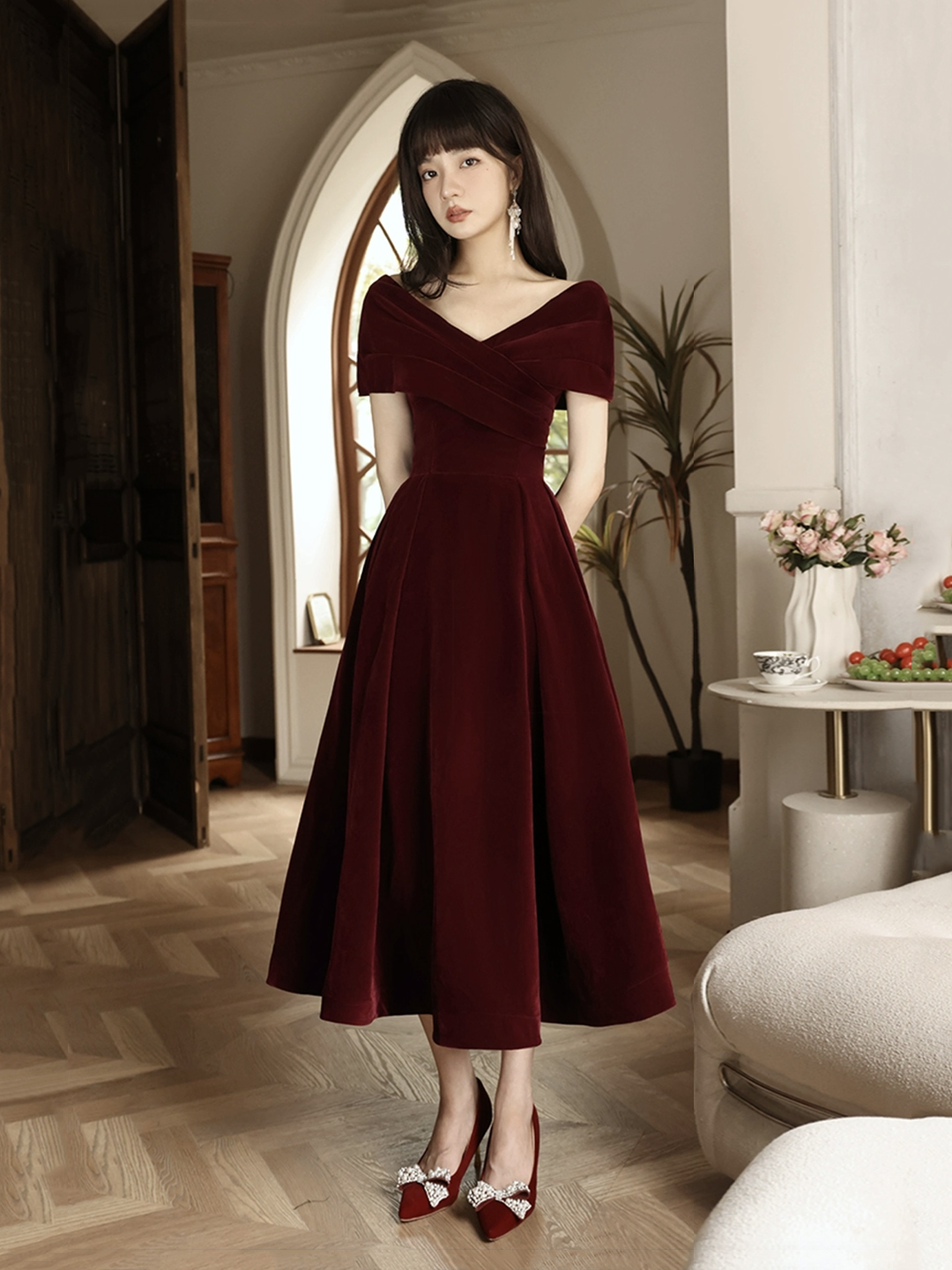 Burgundy Velvet V-Neck Short Prom Dress