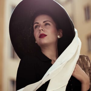 Stay Stylish in the Sun - Oversize Beach Straw Hat – Your Chic Summer Essential - Thumbnail 2