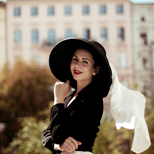 Stay Stylish in the Sun - Oversize Beach Straw Hat – Your Chic Summer Essential - Thumbnail 3