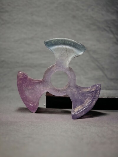 Light weight child's finger spinner