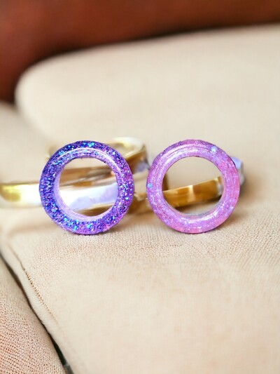 Faceted resin rings lightweight and colorful