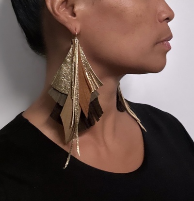 Neutral “Che” earrings