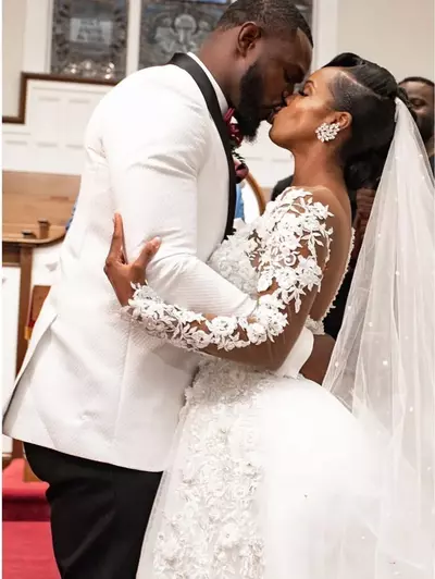 African Floral Lace Appliqued Wedding Dress Illusion Long Sleeve Bridal Gowns Beaded Chapel Train Ivory Bride Dresses Vestido De Novia