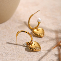 18k gold stainless steel pearl C-shaped love-shaped earrings - Thumbnail 3