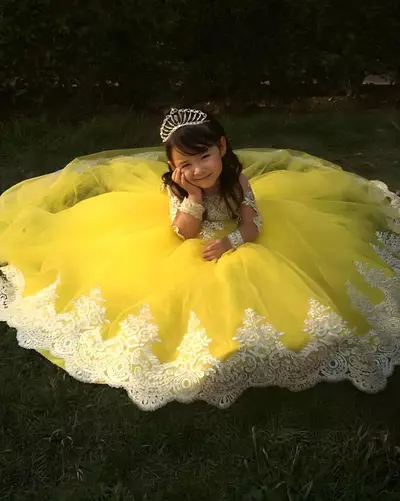 Yellow With White Appliques Girls Pageant Dresses Princess A Line Off Shoulder Long Sleeves With Big Bow Sash Back Flower Girl Dress Kids