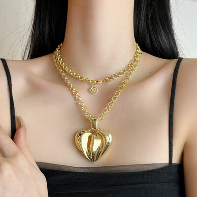 Golden heart long necklace