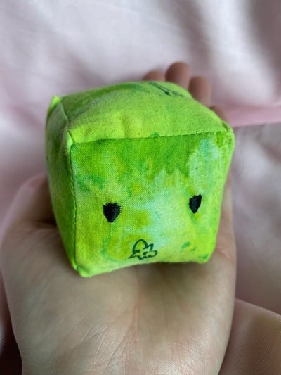 Green Jellycube Cat Toy