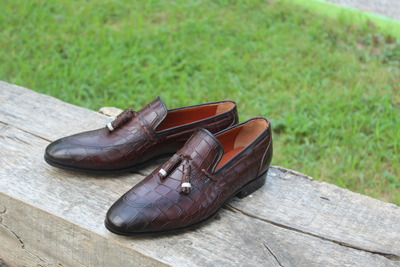 Crafted Leather Tassel Loafers Shoes in Burgundy Crocodile Leather Hand-Stitched
