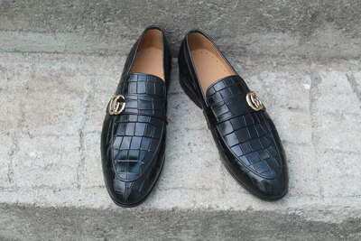 Crafted Leather Classic Loafers Crocodile Texture Leather Shoes in Black Color