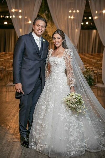 Elegant Ball Gown Lace Appliques Wedding Dress Bridal Gown