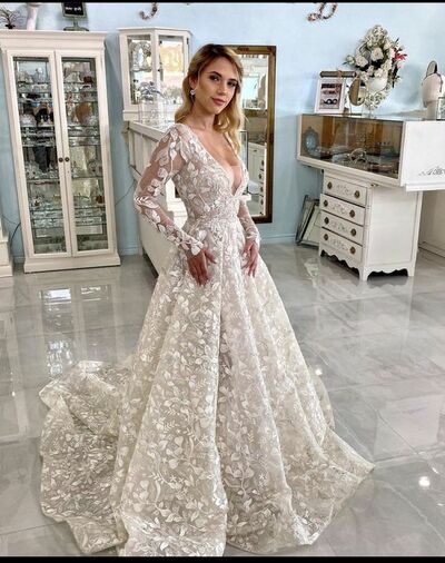 Elegant Long Sleeve Sexy V Neck Lace Appliques Wedding Dress Bridal Gown