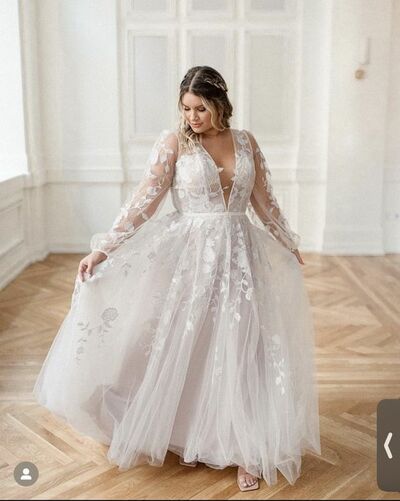 Plus SIze Ball Gown V Neck Lace Appliques Beach Boho Wedding Dress Bridal Gown