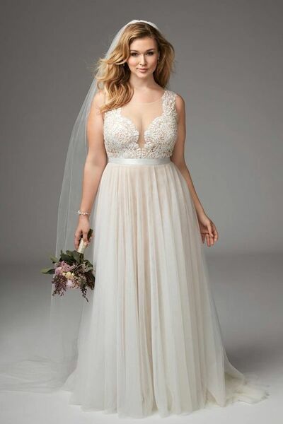 Elegant Plus Size Lace Appliques Wedding Dress Bridal Gown