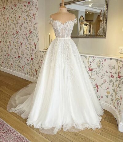Elegant Ball Gown Sleeveless Off the Shoulder Lace Appliques Wedding Dress Bridal Gown