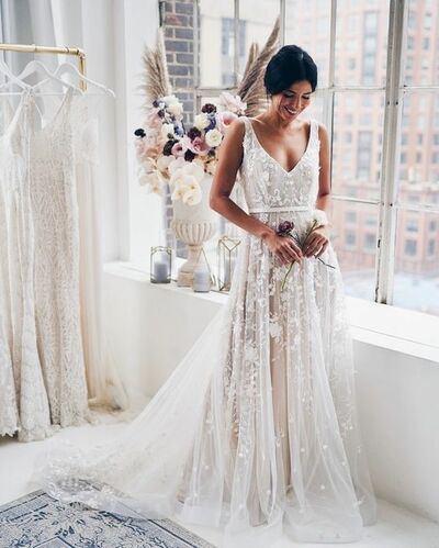 Elegant A Line Lace Appliques Beach Boho Wedding Dress Bridal Gowns