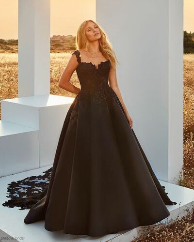 Gothic Ball Gown Lace APpliques Wedding Dress Bridal Gowns