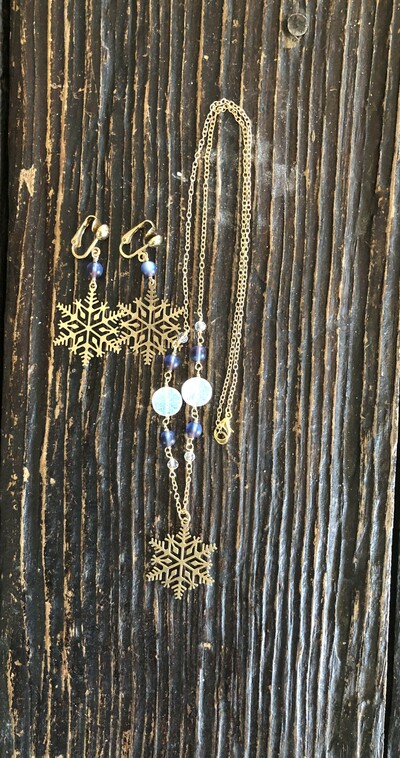 Golden Snowflake Necklace Earring Set
