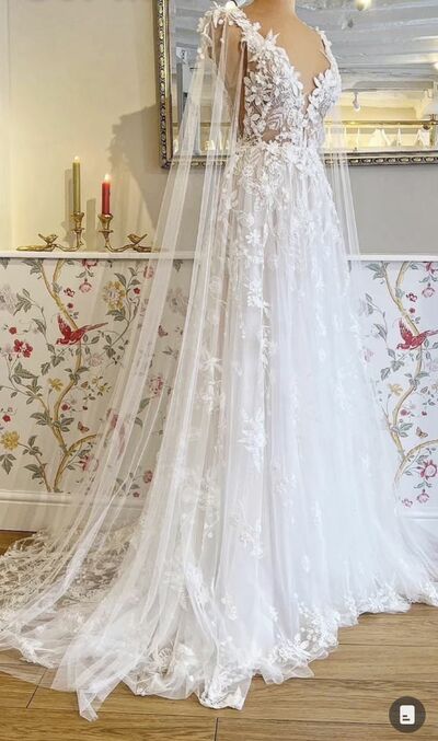 A Line Tulle Lace Appliques Wedding Dresses Bridal Gown