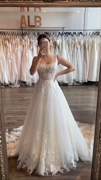 Ball Gown Tulle Wedding Dress Lace Appliques Bridal Gowns
