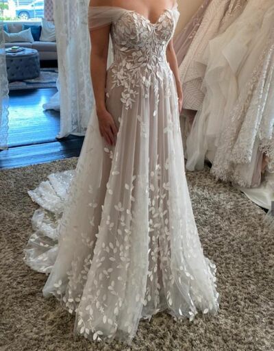 Simple A Line Tulle Wedding Dress Lace Appliques Bridal Gowns