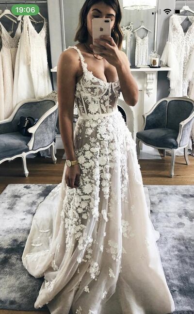 Elegant Ball Gown Lace Appliques Wedding Dress Bridal Gowns