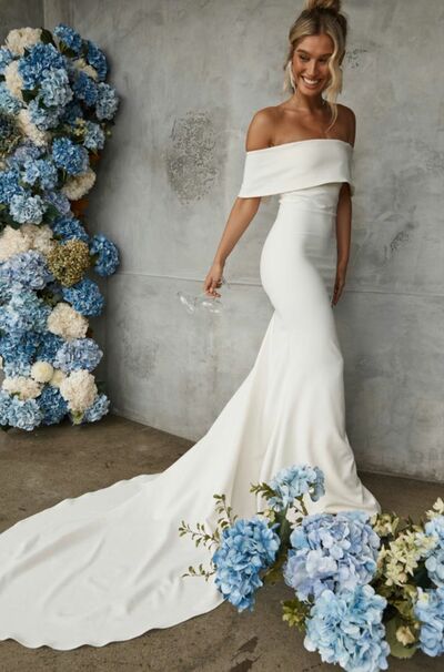 Elegant Off the Shoulder Sleeveless Beach Boho Wedding Dress Bridal Gowns