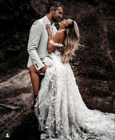 Sexy A-line Wedding Dress, Off the Shoulder Appliques Wedding Gown Bridal Dress