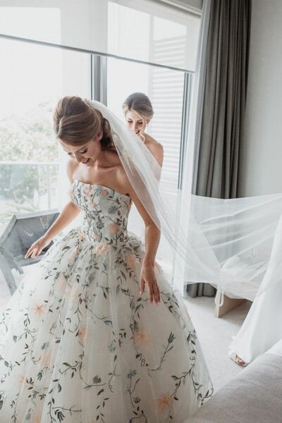 Sexy A-line Wedding Dress, Floral Appliques Bridal Dress Wedding Gown