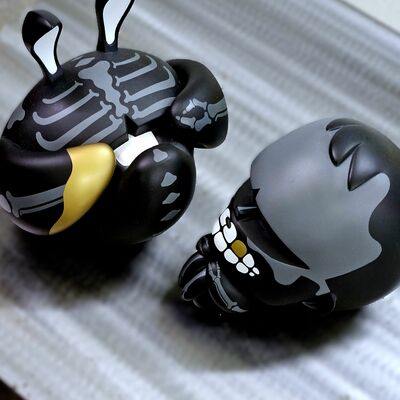 ArTToy by Coarse "Oop & Aw prey (blackout)"