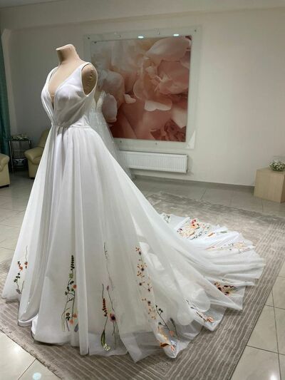 Elegant Modest Wedding Dress, Flowers Embroidery Bridal Dress Wedding Gown