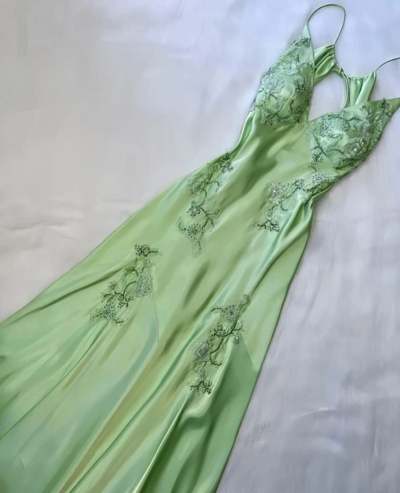 Green V-neck Exquisite Embroidery Satin Evening Dresses