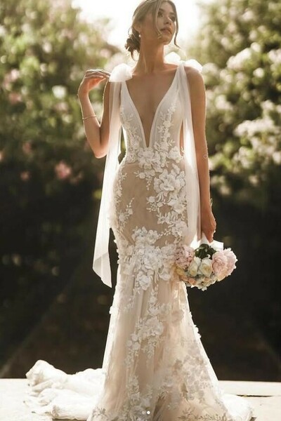 2025 V-neck Wedding Dresses with Floral Lace Appliques