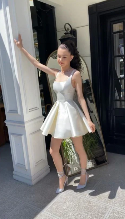 Elegant Sequare Neck Ivory Short Prom Dresses
